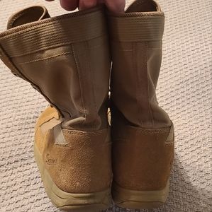 Danner Tachyon 8" Coyote size 12 Boots